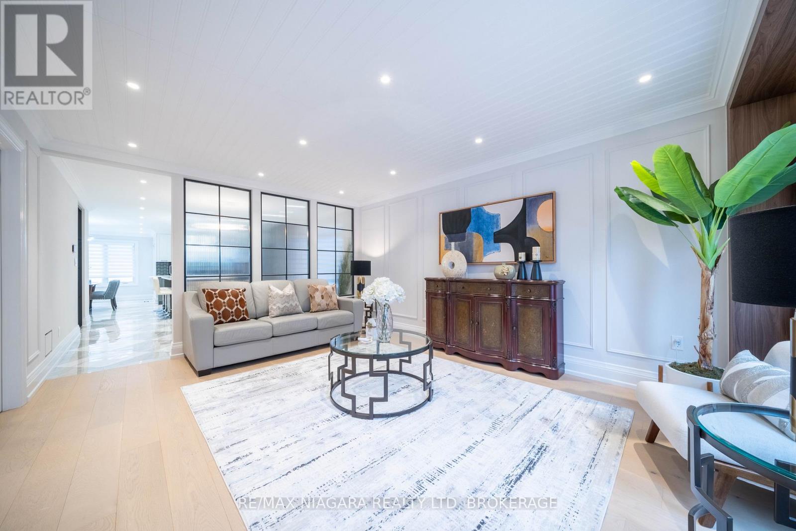 18 Mountbatten Road, Toronto, Ontario  M9P 1Z2 - Photo 6 - W12929252