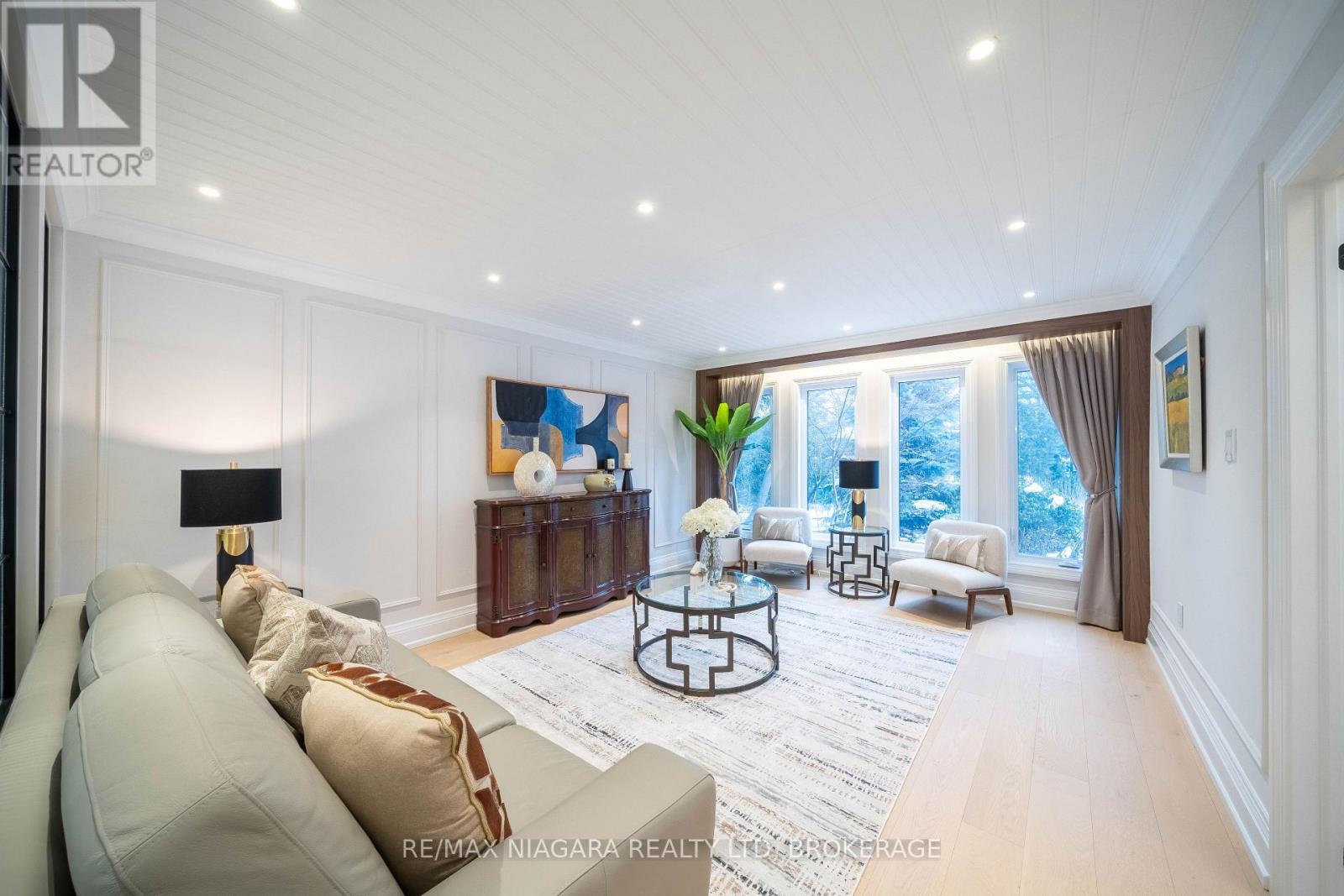 18 Mountbatten Road, Toronto, Ontario  M9P 1Z2 - Photo 7 - W12929252