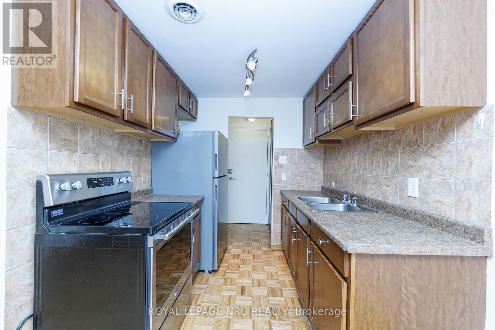 209 - 264 Grantham Avenue, St. Catharines, Ontario  L2M 5B5 - Photo 10 - X12929234