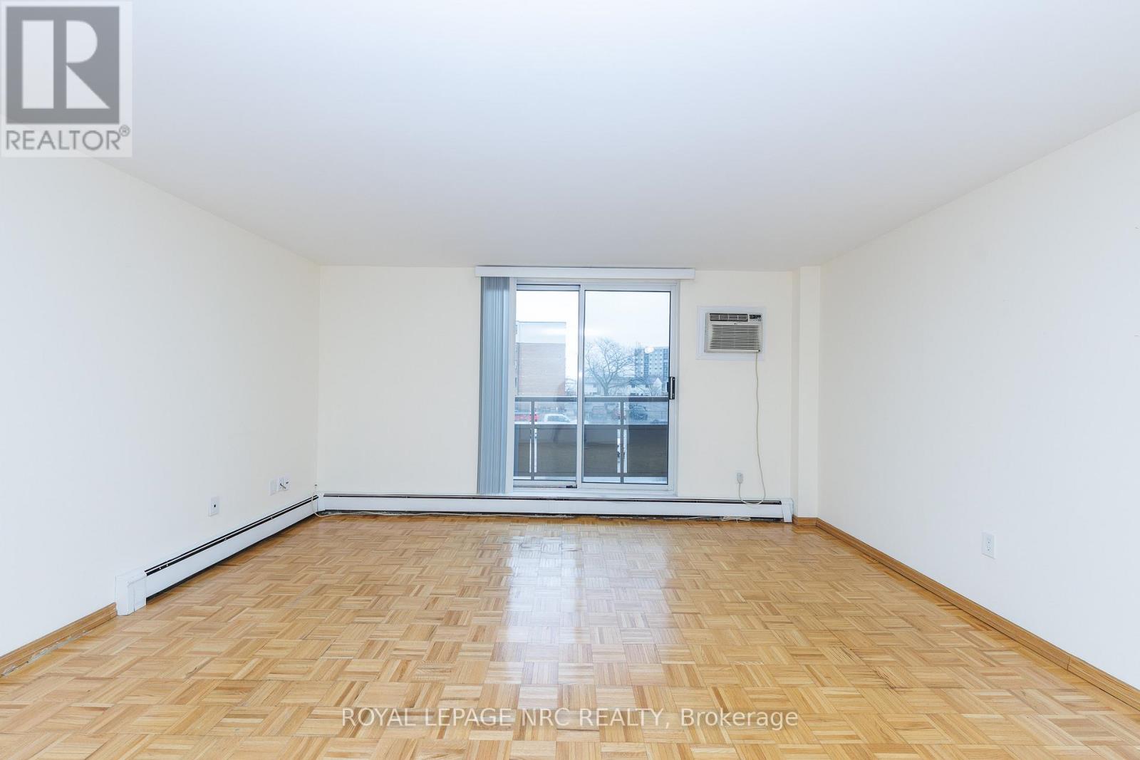 209 - 264 Grantham Avenue, St. Catharines, Ontario  L2M 5B5 - Photo 4 - X12929234