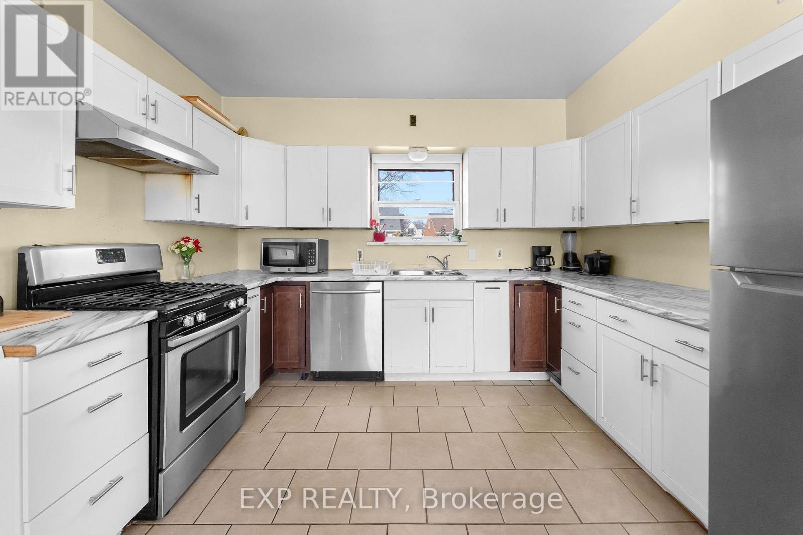 5958 Summer Street, Niagara Falls, Ontario  L2G 1M3 - Photo 12 - X12929338