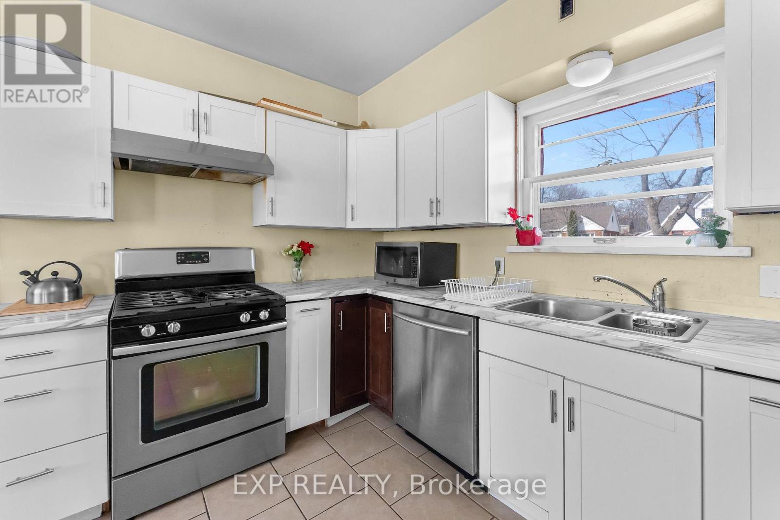 5958 Summer Street, Niagara Falls, Ontario  L2G 1M3 - Photo 13 - X12929338