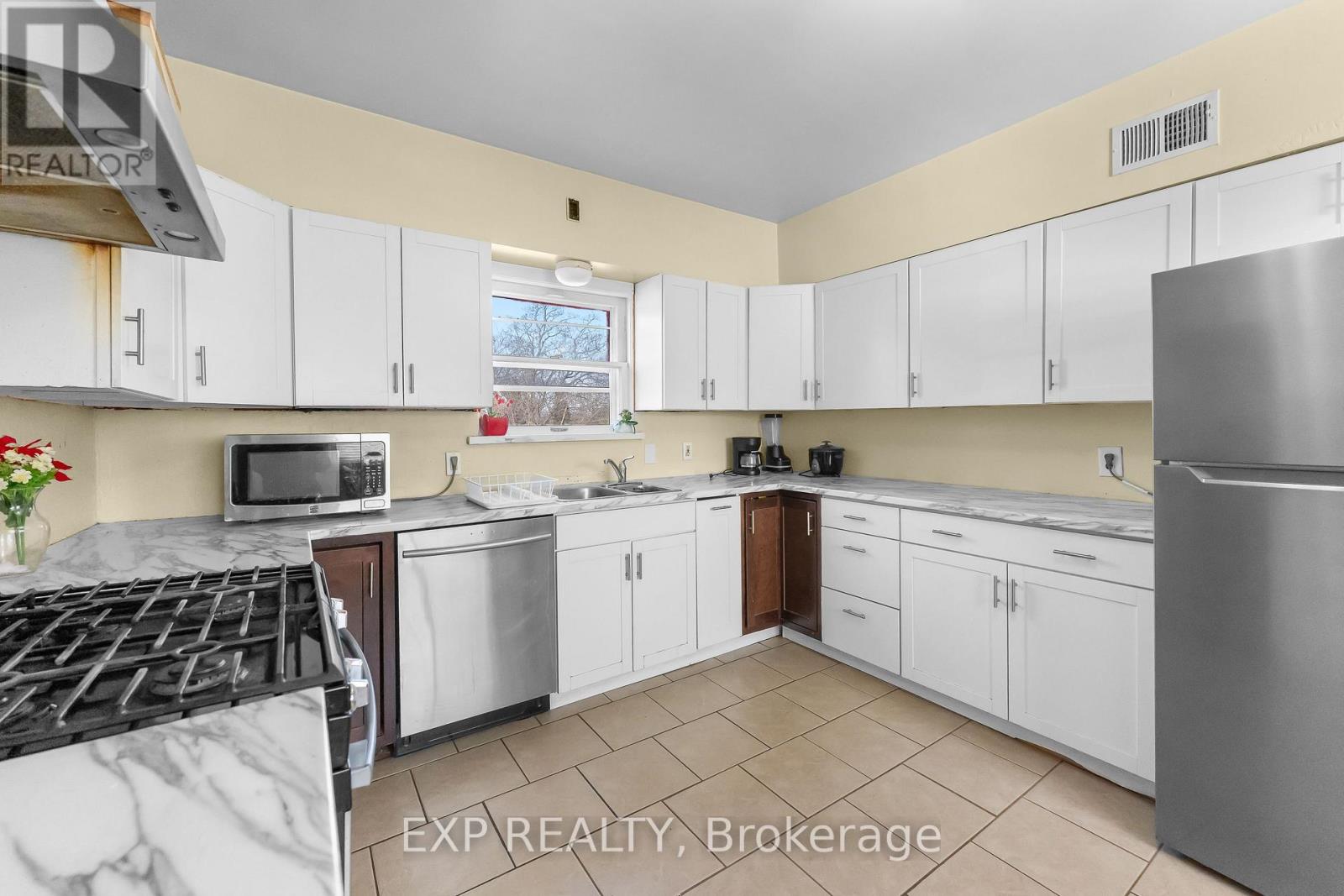 5958 Summer Street, Niagara Falls, Ontario  L2G 1M3 - Photo 14 - X12929338