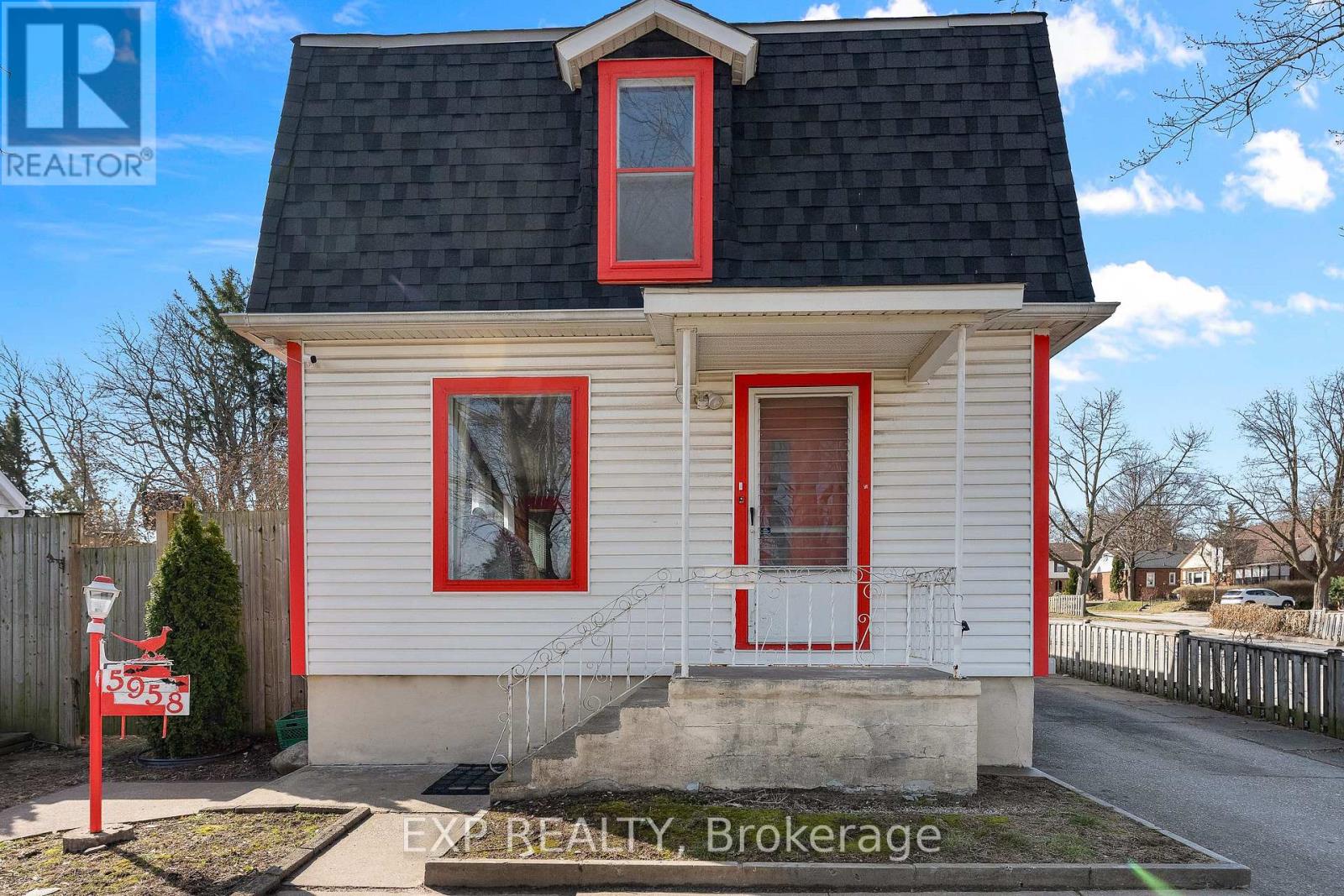 5958 Summer Street, Niagara Falls, Ontario  L2G 1M3 - Photo 2 - X12929338