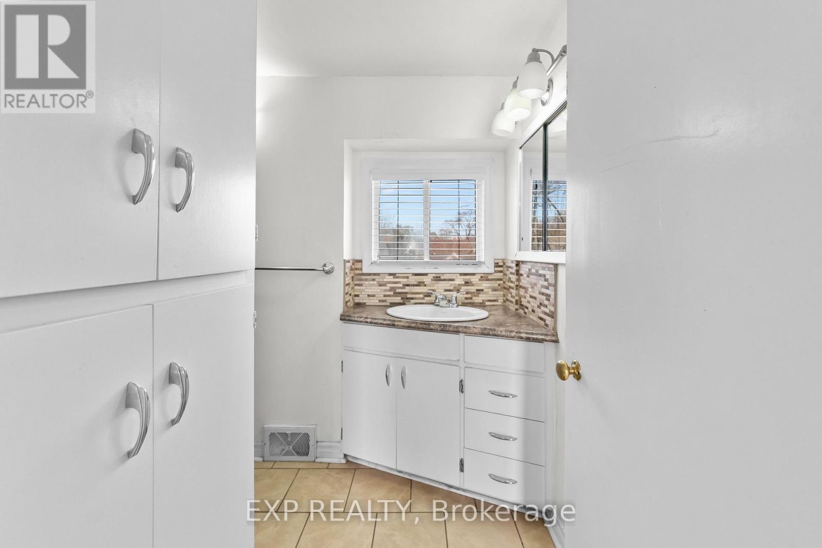 5958 Summer Street, Niagara Falls, Ontario  L2G 1M3 - Photo 20 - X12929338