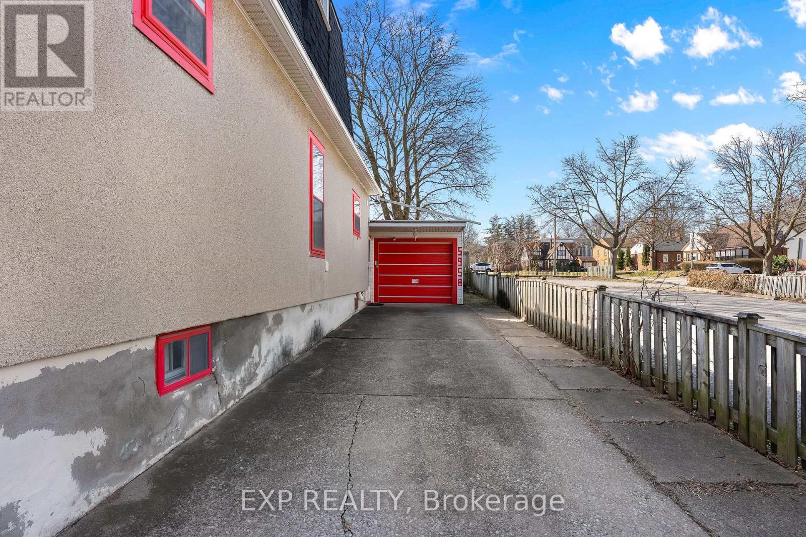 5958 Summer Street, Niagara Falls, Ontario  L2G 1M3 - Photo 4 - X12929338