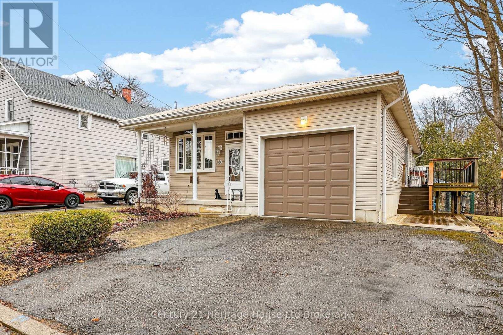 50 Wellington Avenue, Ingersoll, Ontario  N5C 1C3 - Photo 2 - X12929390