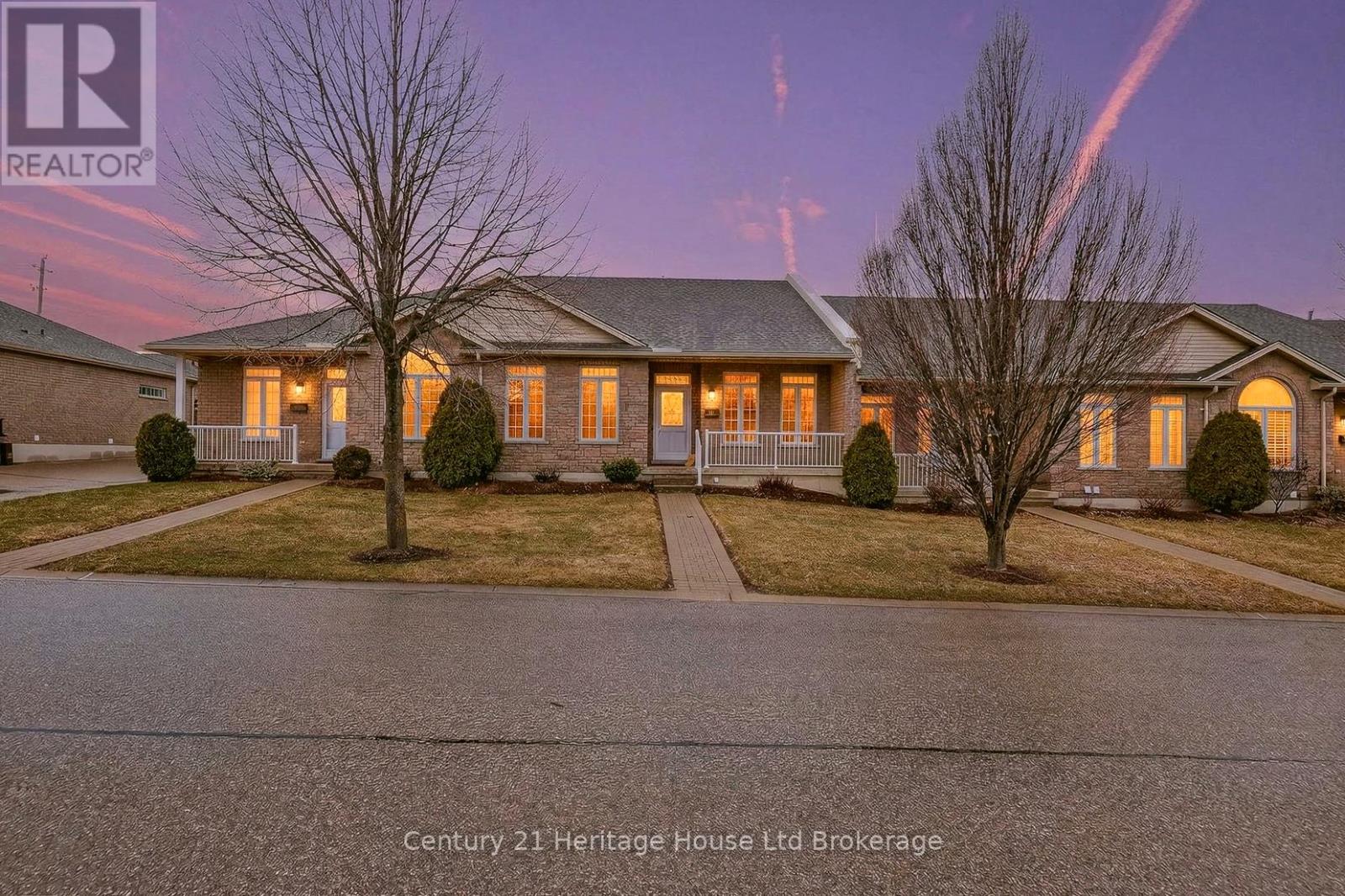 643 Southwood Way, Woodstock, Ontario  N4S 9A6 - Photo 1 - X12929392