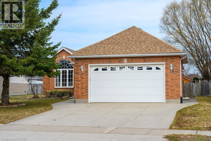 38 Cedar Park Drive, Welland, Ontario  L3C 7C8 - Photo 4 - 40810706