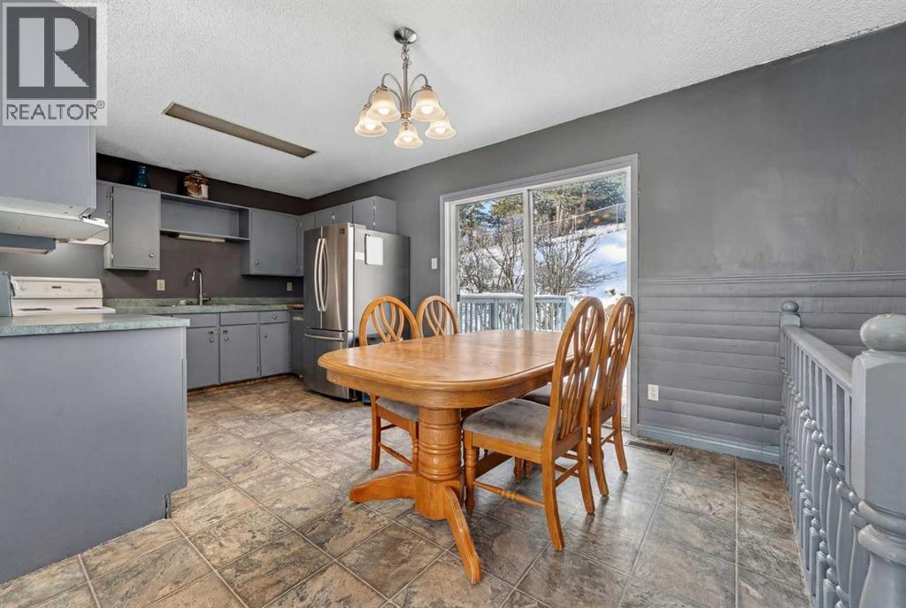 7705 24 Avenue, Coleman, Alberta  T0K 0M0 - Photo 9 - A2288535