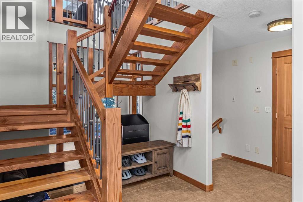 101, 2100d Stewart Creek Drive, Canmore, Alberta  T1W 0N3 - Photo 4 - A2285805