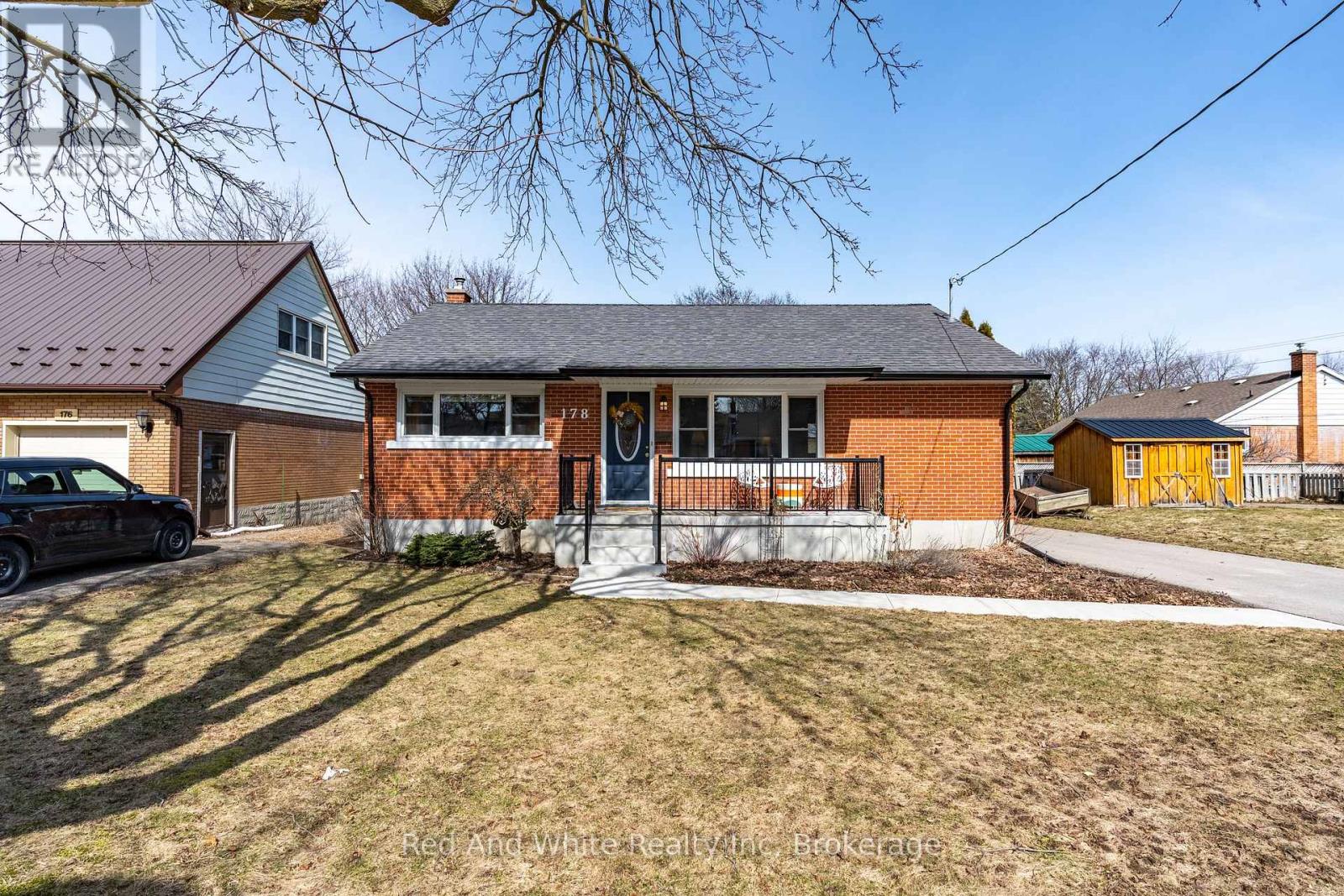 178 Bristol Street, Waterloo, Ontario  N2J 1H1 - Photo 2 - X12929450
