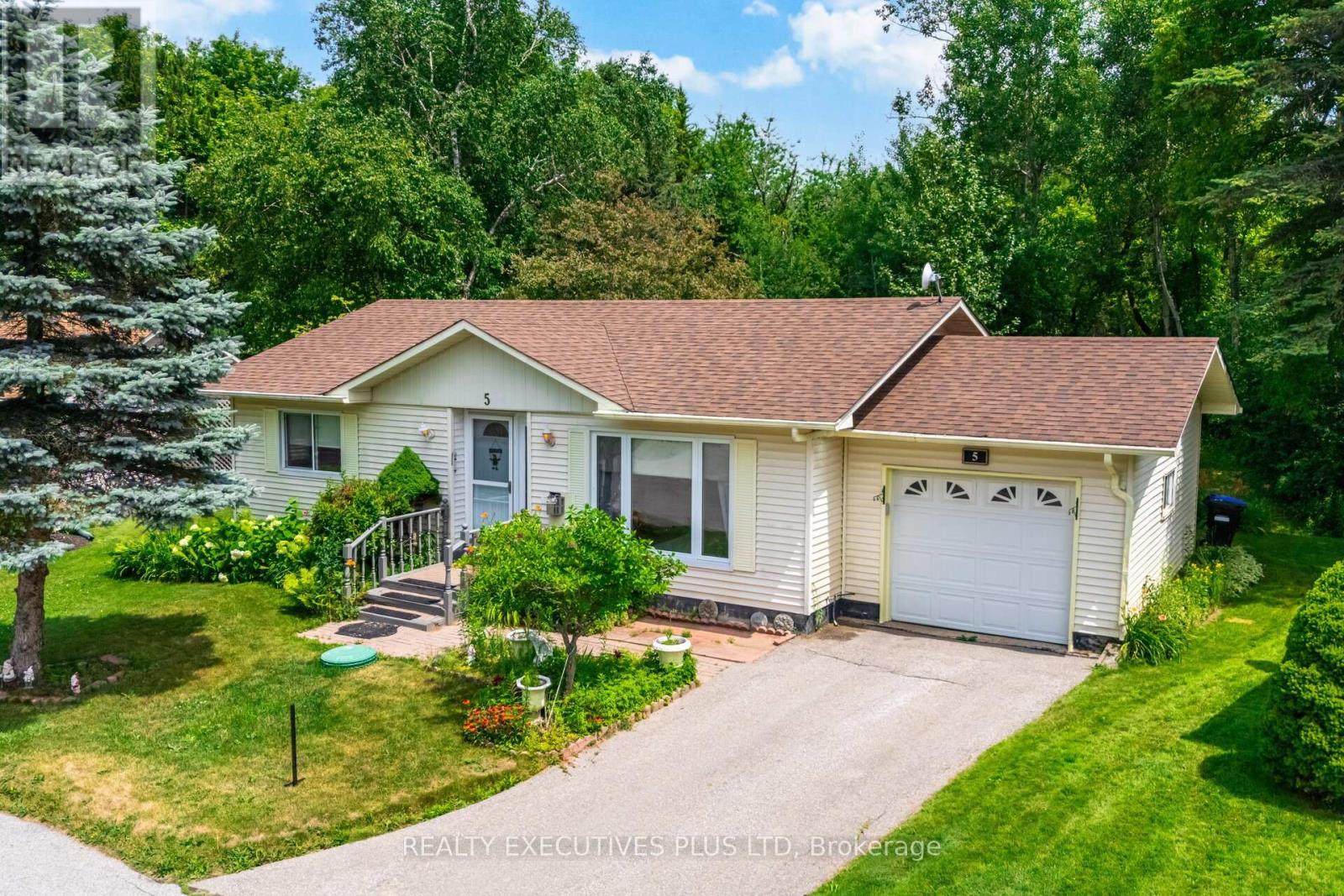 5 Pineview Court, New Tecumseth, Ontario  L0G 1W0 - Photo 2 - N12689866