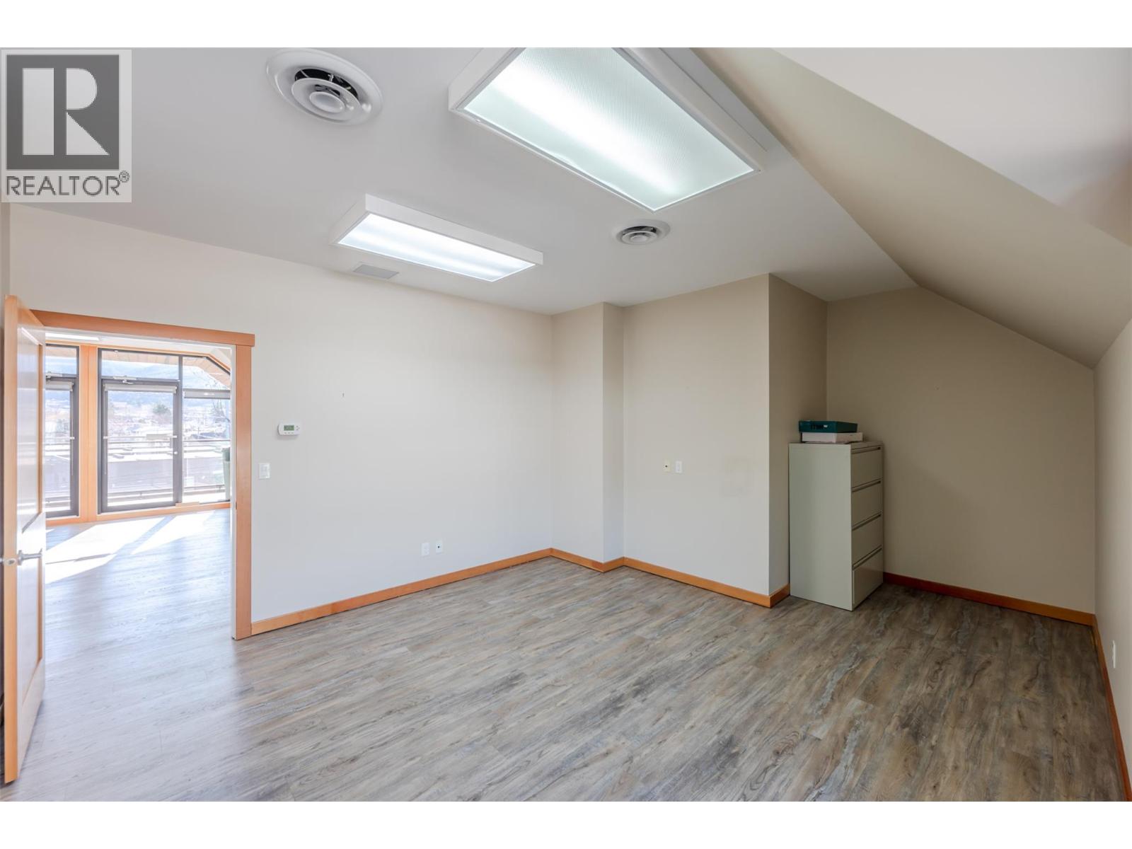 1516 Fairview Road Unit# 301, Penticton, British Columbia  V2A 6A3 - Photo 9 - 10380694