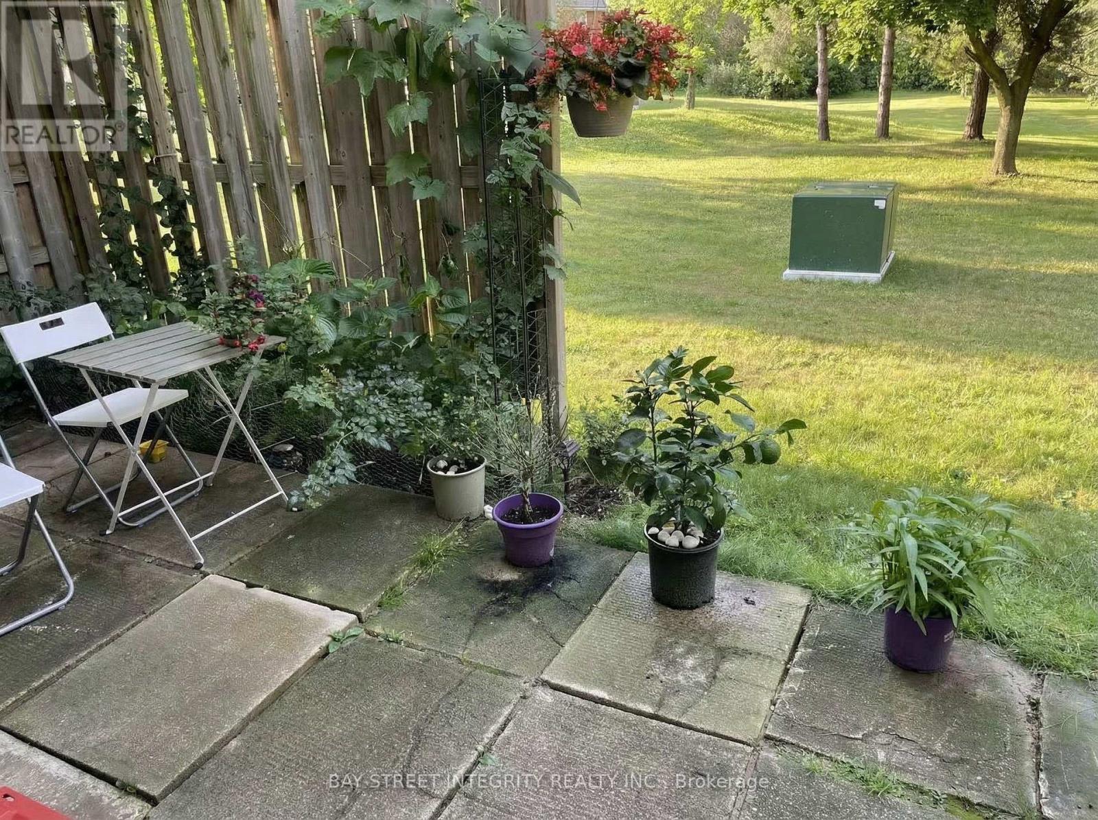 248 Westcourt Place, Waterloo, Ontario N2L 2R7 - Photo 8 - X12927980