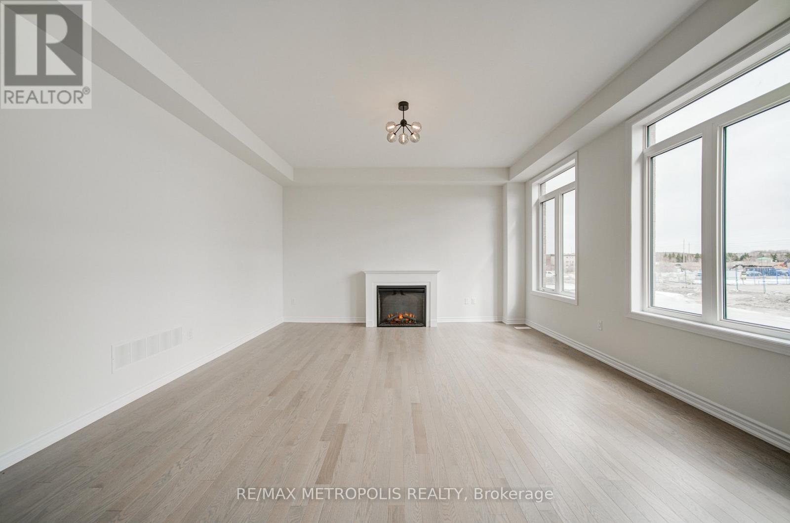 19 Kane Crescent, Aurora, Ontario  L4G 0C5 - Photo 14 - N12929274