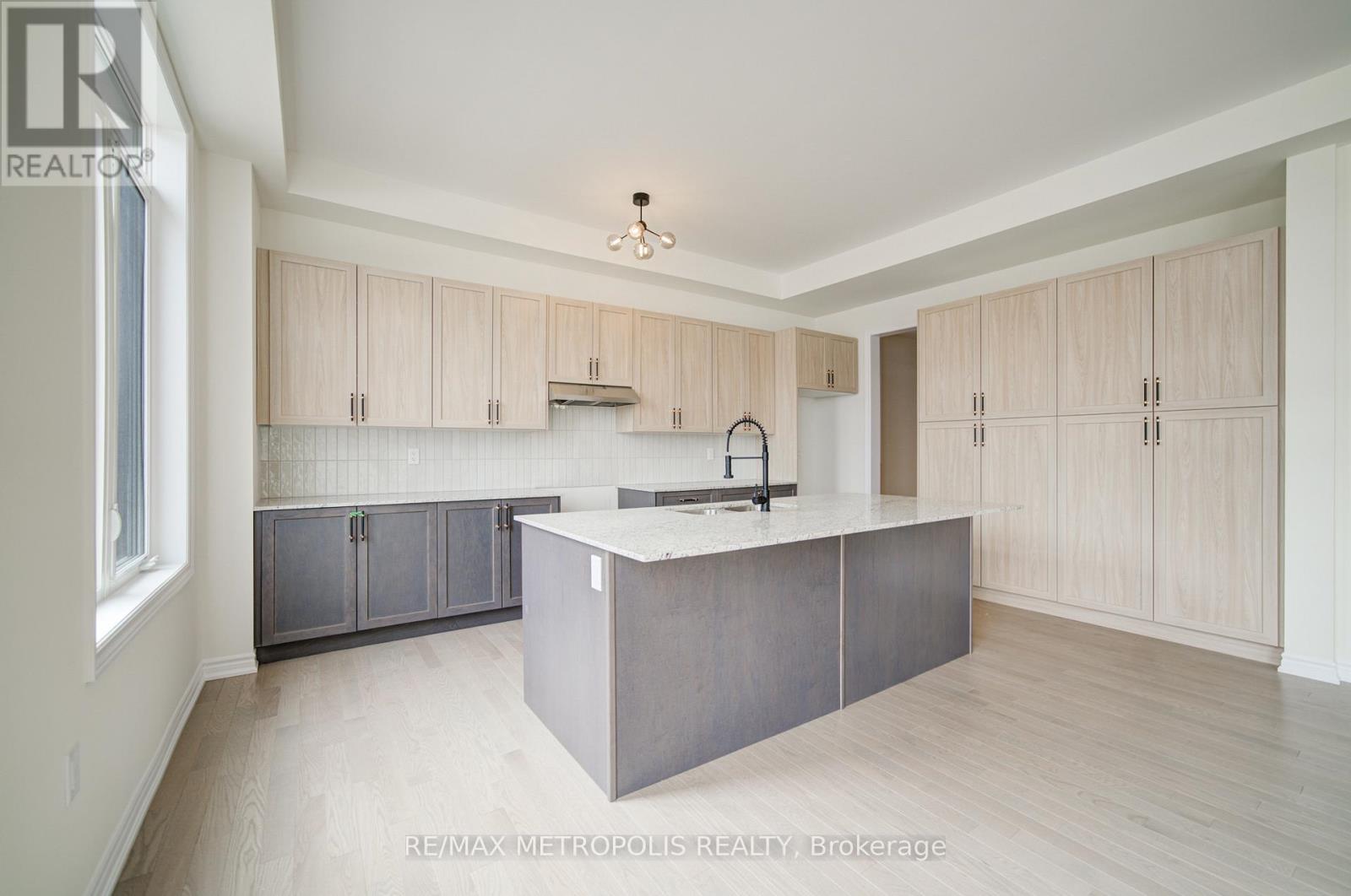 19 Kane Crescent, Aurora, Ontario  L4G 0C5 - Photo 18 - N12929274