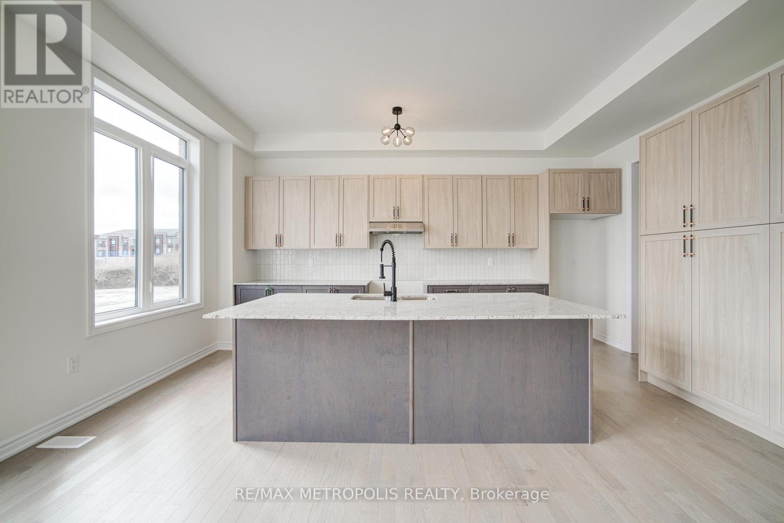 19 Kane Crescent, Aurora, Ontario  L4G 0C5 - Photo 19 - N12929274