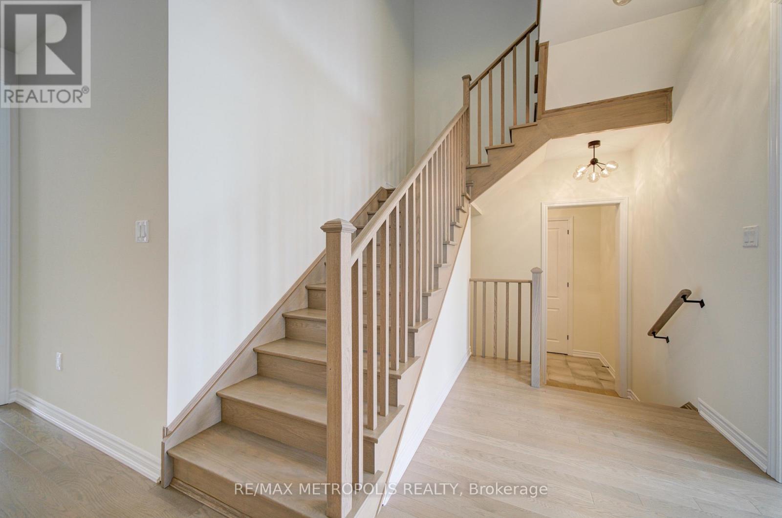 19 Kane Crescent, Aurora, Ontario  L4G 0C5 - Photo 22 - N12929274