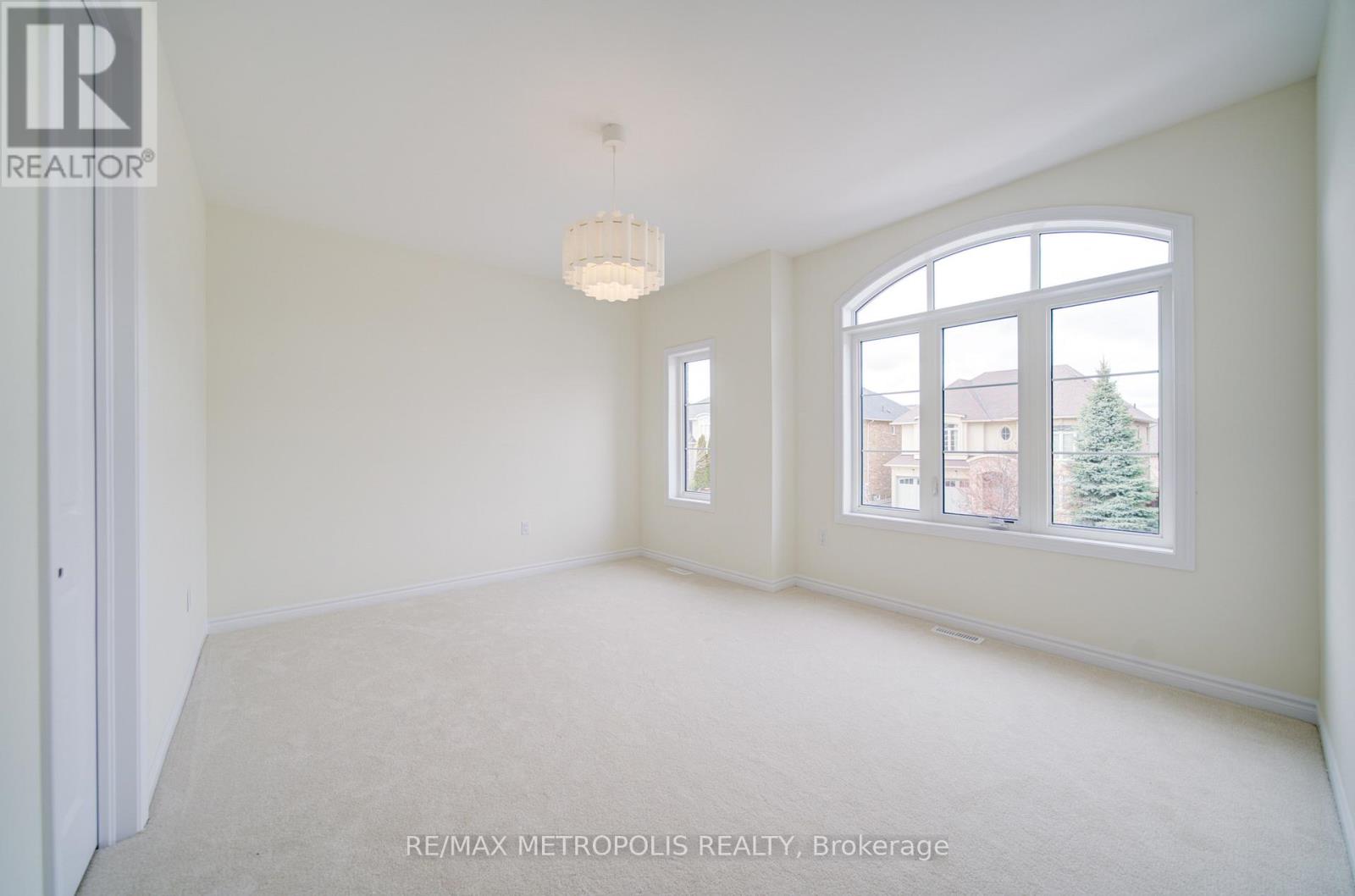 19 Kane Crescent, Aurora, Ontario  L4G 0C5 - Photo 33 - N12929274