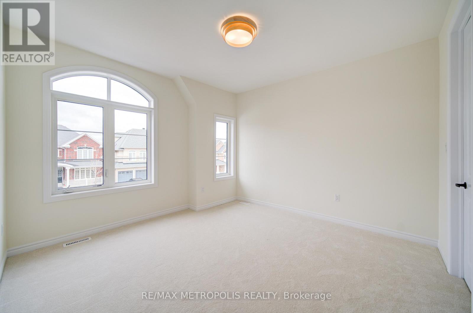 19 Kane Crescent, Aurora, Ontario  L4G 0C5 - Photo 34 - N12929274