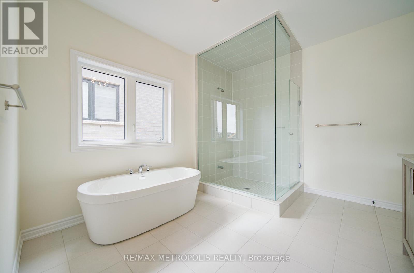 19 Kane Crescent, Aurora, Ontario  L4G 0C5 - Photo 38 - N12929274