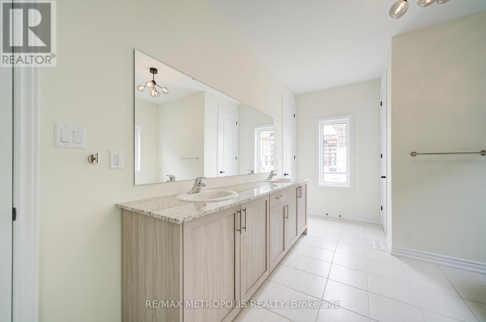 19 Kane Crescent, Aurora, Ontario  L4G 0C5 - Photo 39 - N12929274