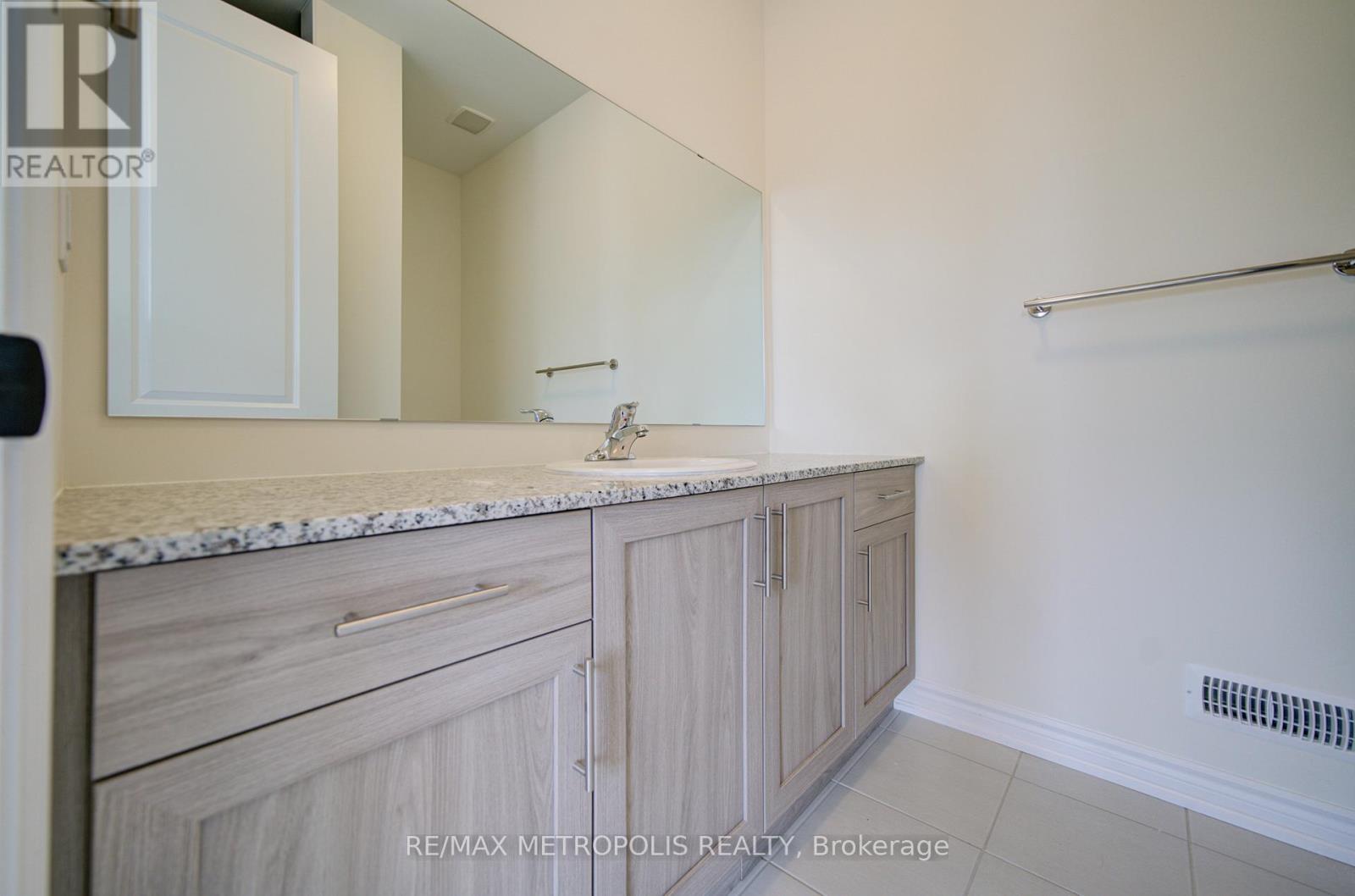 19 Kane Crescent, Aurora, Ontario  L4G 0C5 - Photo 43 - N12929274