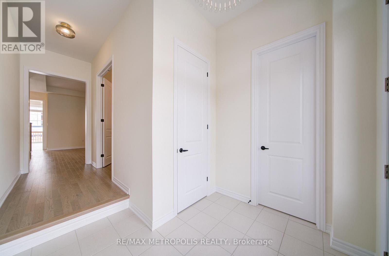 19 Kane Crescent, Aurora, Ontario  L4G 0C5 - Photo 6 - N12929274