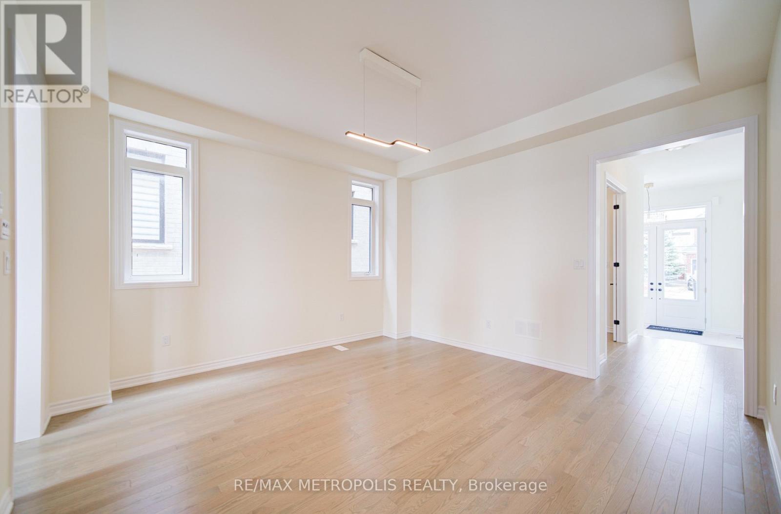 19 Kane Crescent, Aurora, Ontario  L4G 0C5 - Photo 7 - N12929274