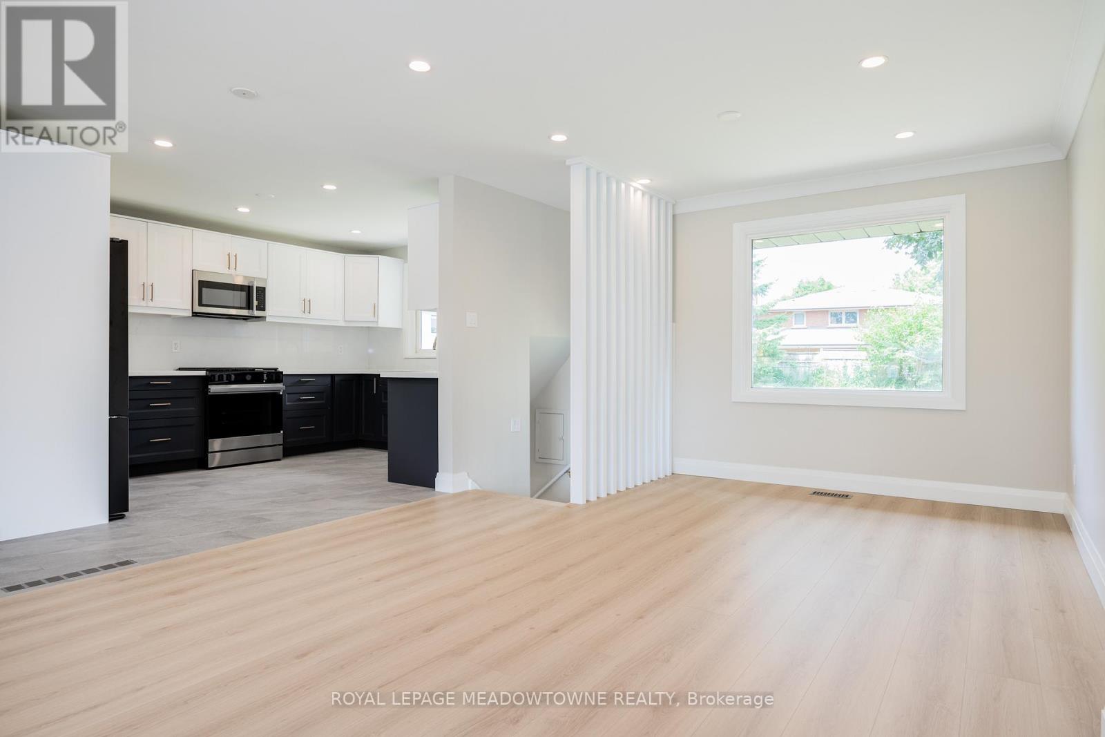 92 The Westway, Toronto (Kingsview Village-The Westway), Ontario  M9P 2B2 - Photo 11 - W12929214