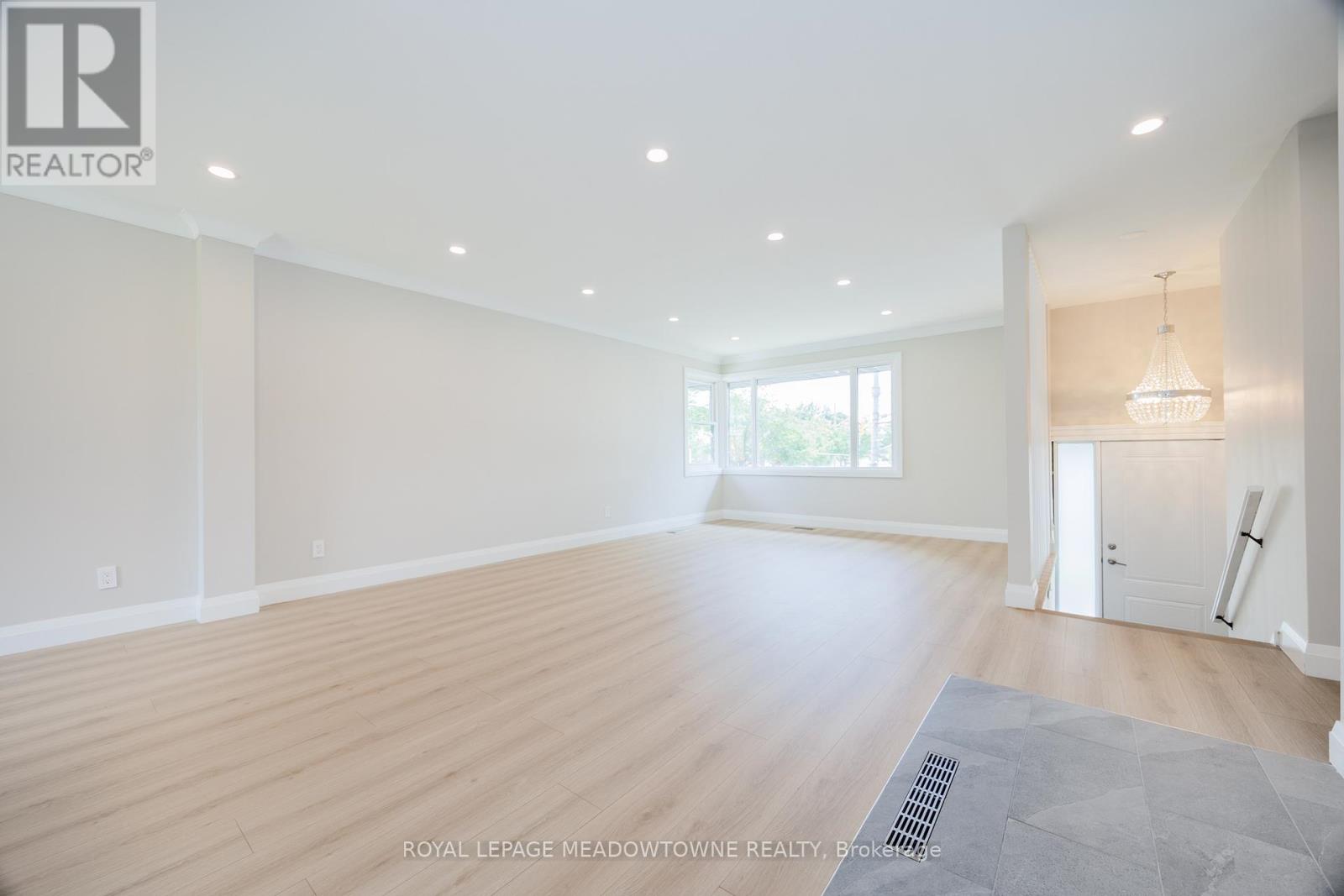 92 The Westway, Toronto (Kingsview Village-The Westway), Ontario  M9P 2B2 - Photo 13 - W12929214