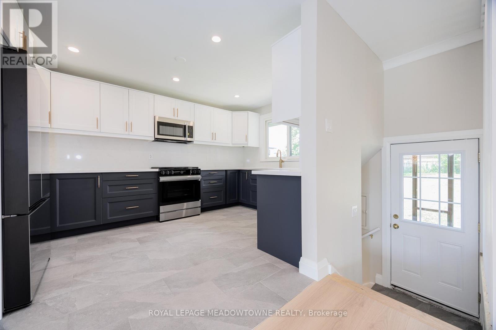 92 The Westway, Toronto (Kingsview Village-The Westway), Ontario  M9P 2B2 - Photo 14 - W12929214