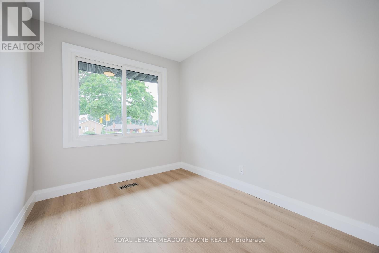 92 The Westway, Toronto (Kingsview Village-The Westway), Ontario  M9P 2B2 - Photo 20 - W12929214