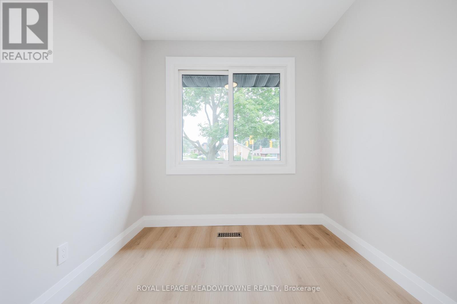 92 The Westway, Toronto (Kingsview Village-The Westway), Ontario  M9P 2B2 - Photo 22 - W12929214