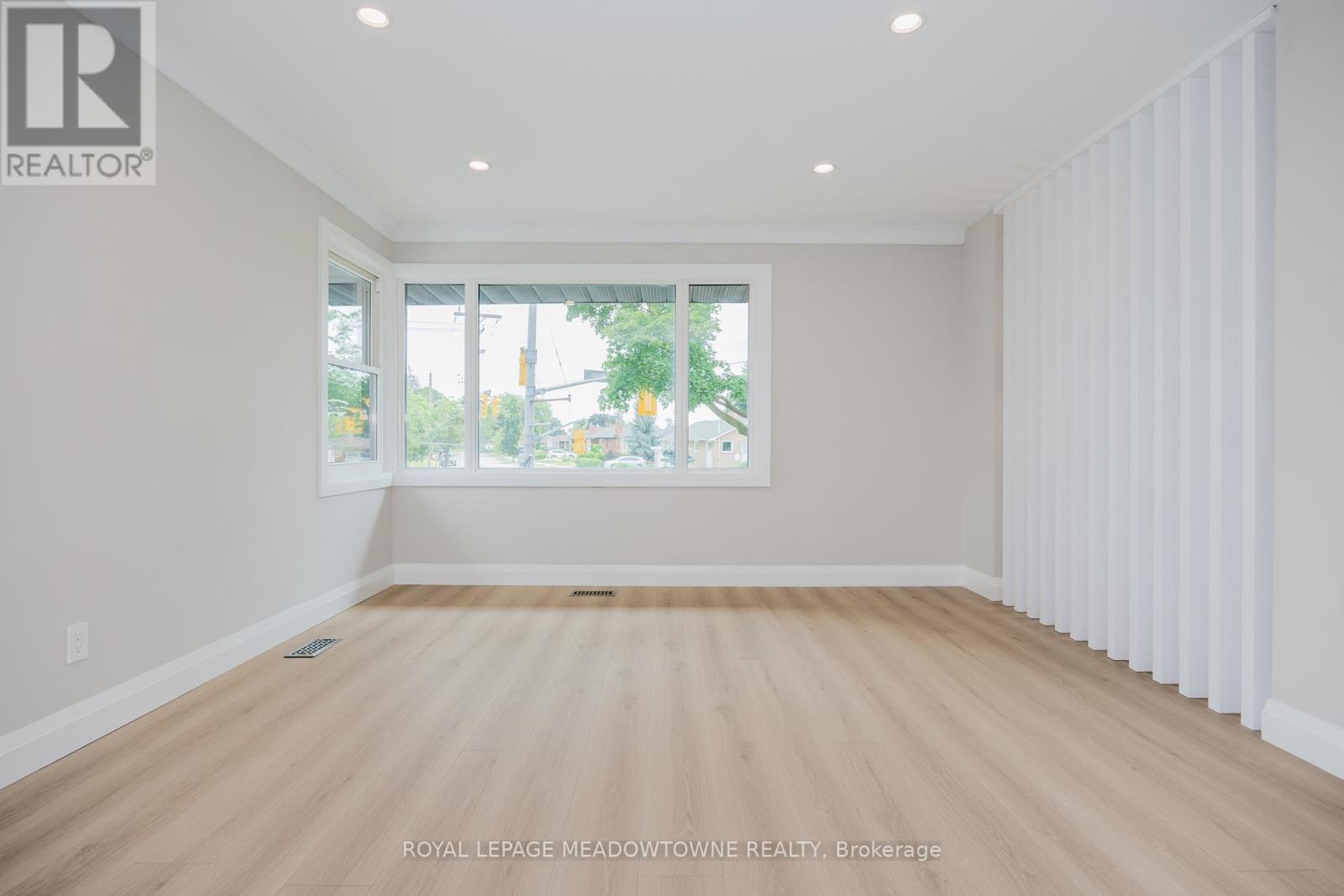 92 The Westway, Toronto (Kingsview Village-The Westway), Ontario  M9P 2B2 - Photo 7 - W12929214