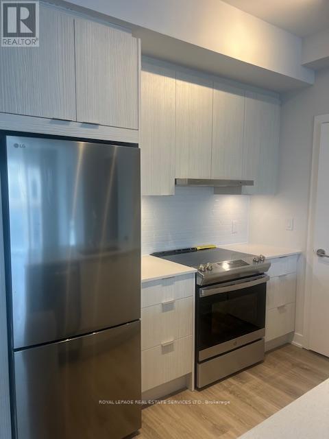 601 - 430 Square One Drive, Mississauga, Ontario  L5B 3Y1 - Photo 5 - W12929238