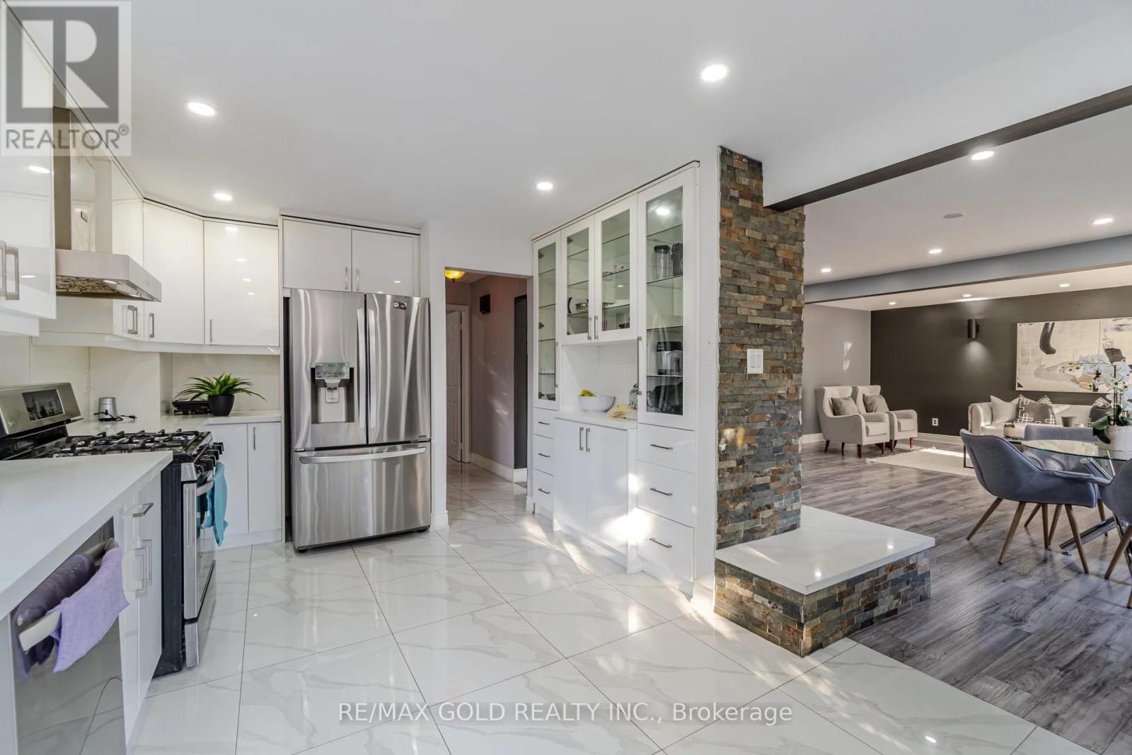 21 Nottingham Crescent, Brampton, Ontario  L6S 4G3 - Photo 11 - W12929248