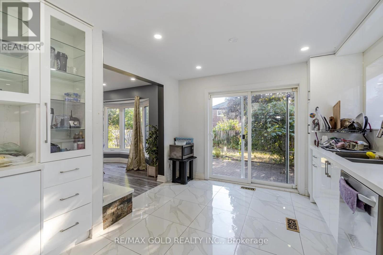 21 Nottingham Crescent, Brampton, Ontario  L6S 4G3 - Photo 12 - W12929248