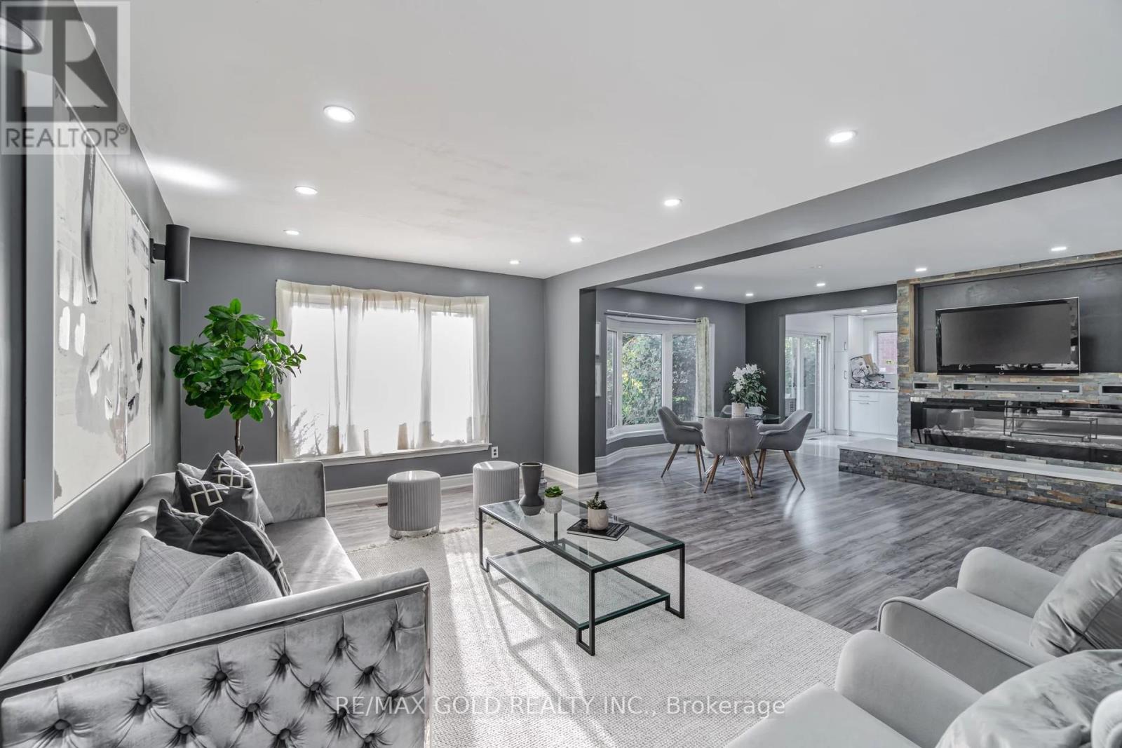 21 Nottingham Crescent, Brampton, Ontario  L6S 4G3 - Photo 2 - W12929248