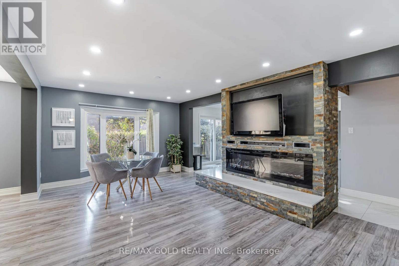 21 Nottingham Crescent, Brampton, Ontario  L6S 4G3 - Photo 4 - W12929248