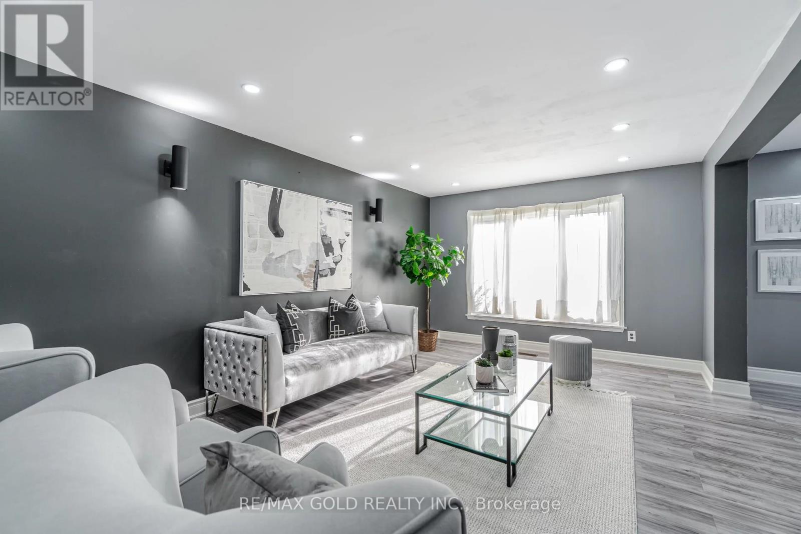 21 Nottingham Crescent, Brampton, Ontario  L6S 4G3 - Photo 5 - W12929248