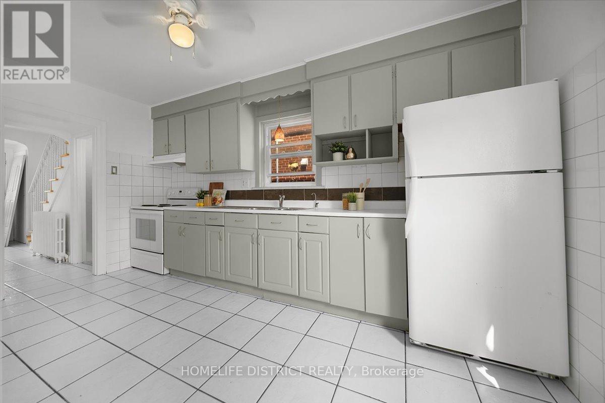 2055 Eglinton Avenue W, Toronto, Ontario  M6E 2K4 - Photo 12 - W12929276