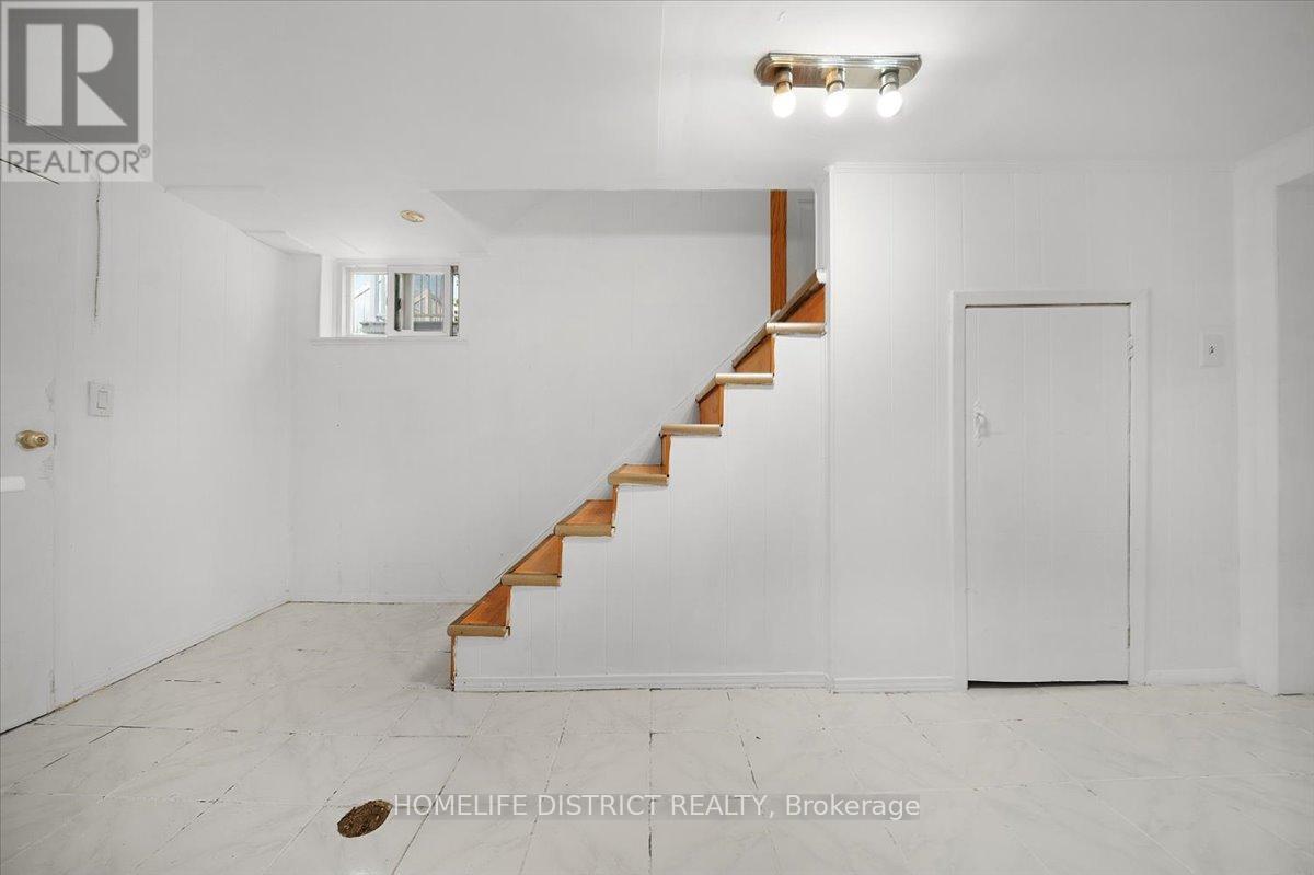 2055 Eglinton Avenue W, Toronto, Ontario  M6E 2K4 - Photo 31 - W12929276