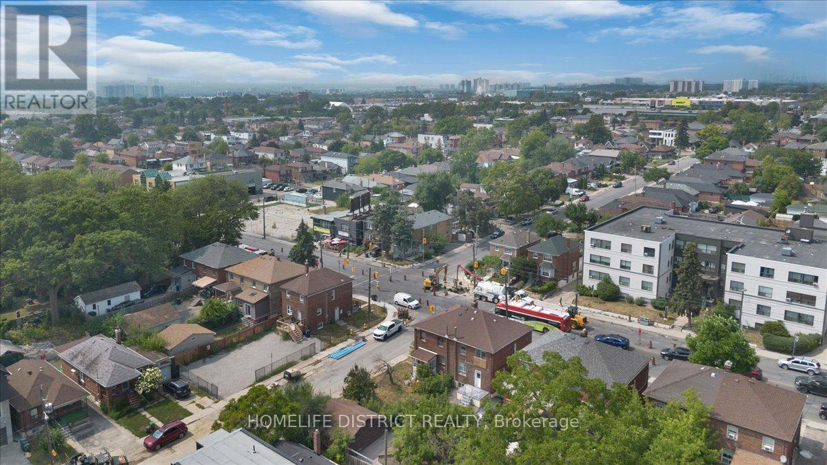 2055 Eglinton Avenue W, Toronto, Ontario  M6E 2K4 - Photo 44 - W12929276
