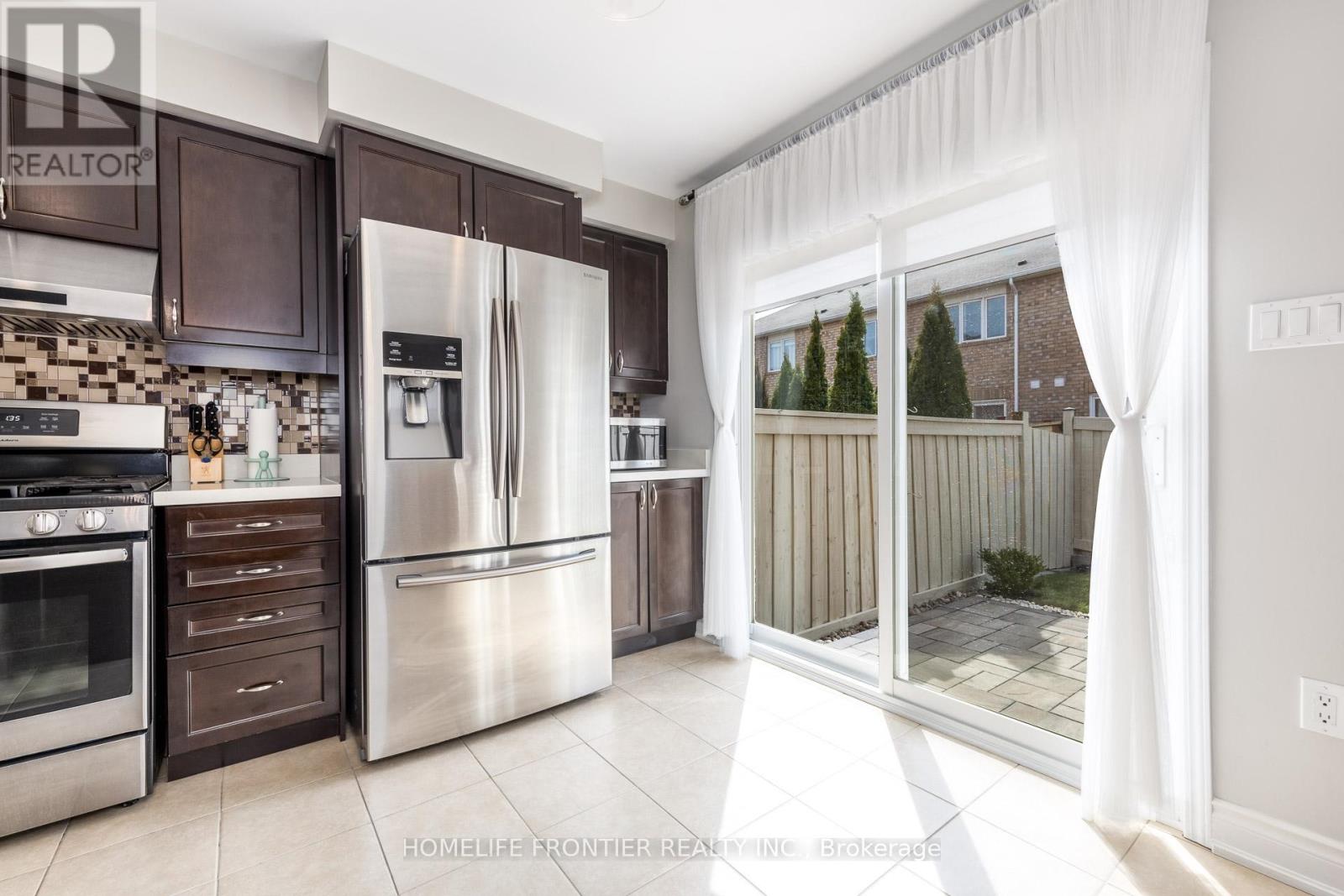 1054 Haxton Heights, Milton, Ontario  L9T 8B9 - Photo 11 - W12929288