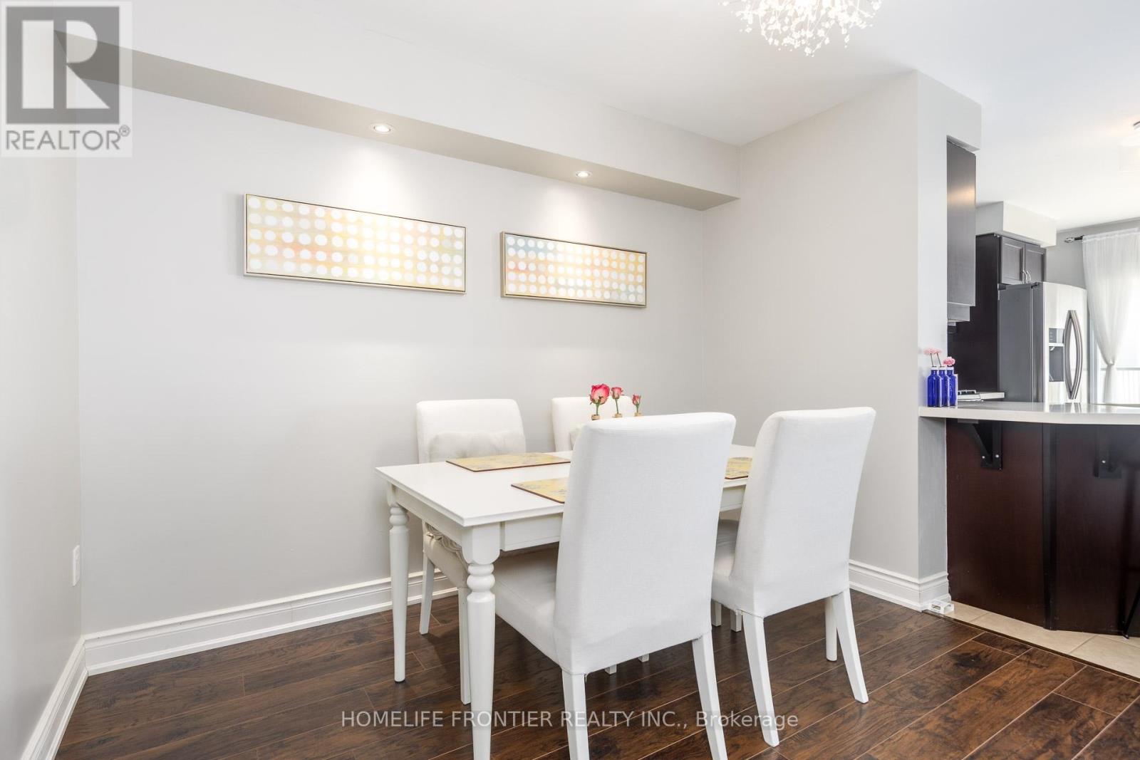 1054 Haxton Heights, Milton, Ontario  L9T 8B9 - Photo 5 - W12929288