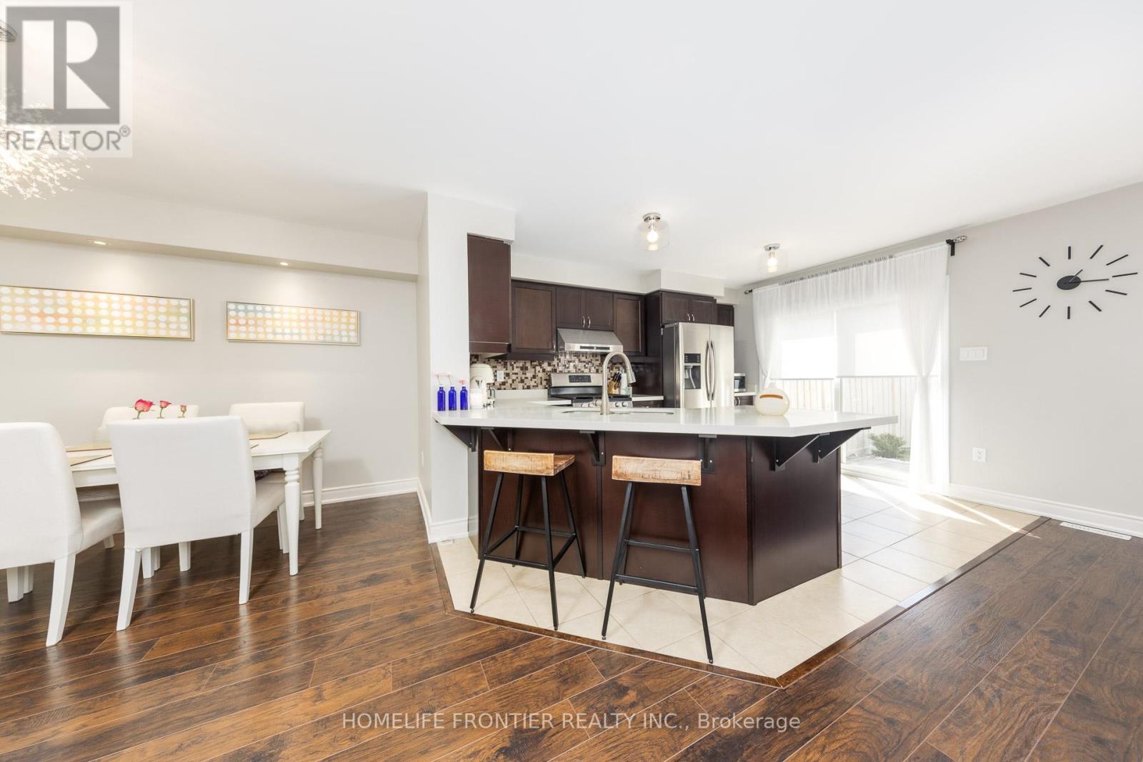 1054 Haxton Heights, Milton, Ontario  L9T 8B9 - Photo 6 - W12929288