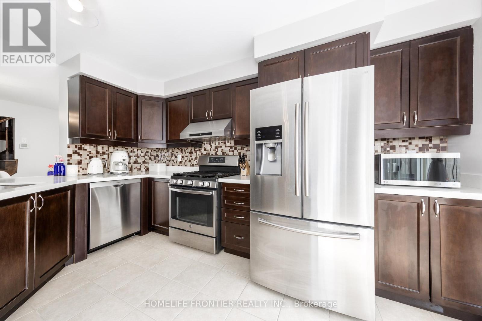 1054 Haxton Heights, Milton, Ontario  L9T 8B9 - Photo 8 - W12929288