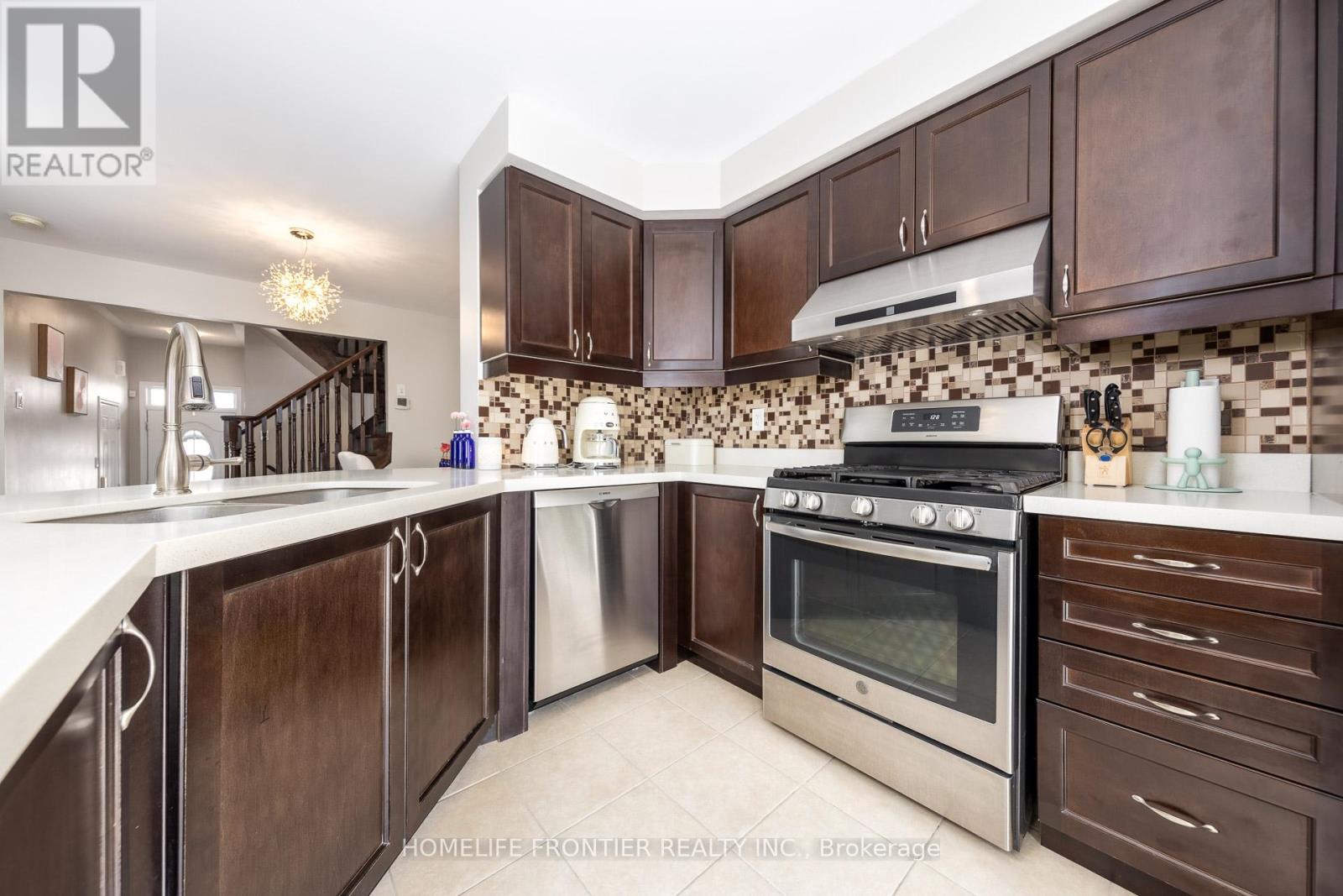 1054 Haxton Heights, Milton, Ontario  L9T 8B9 - Photo 9 - W12929288